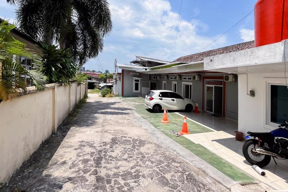 Kostel 99 Pangkal Pinang Redpartner Hotel Екстериор снимка