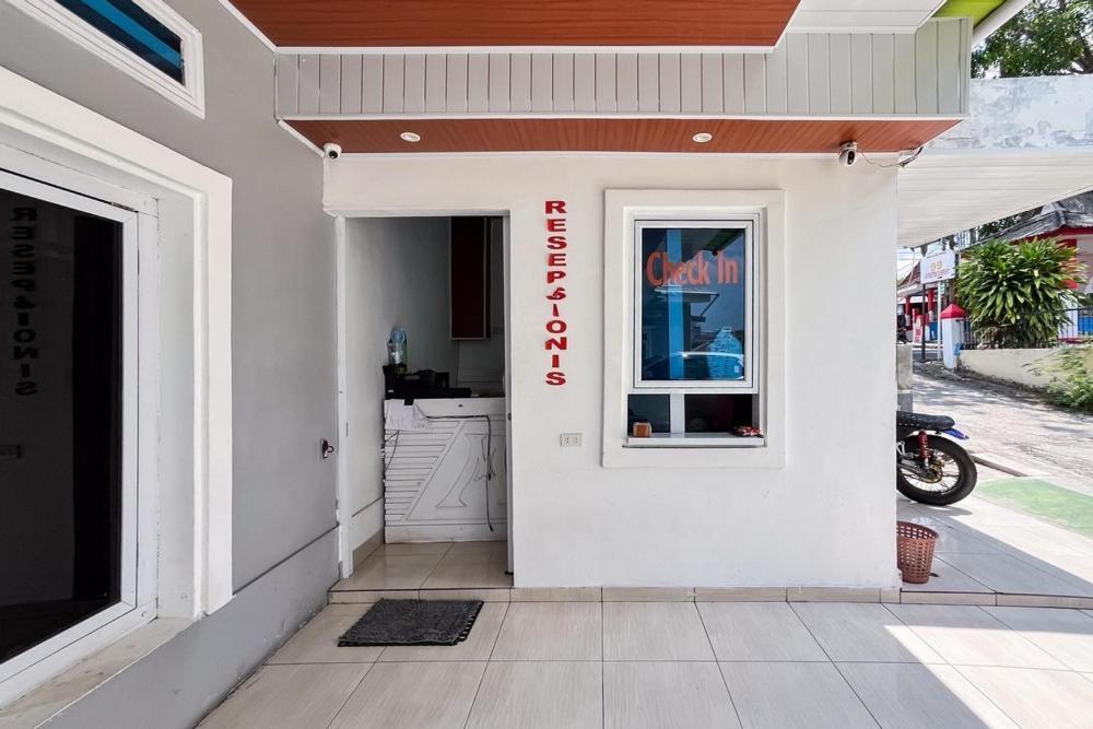 Kostel 99 Pangkal Pinang Redpartner Hotel Екстериор снимка